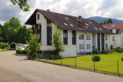 Geschmackvolle Wohnung mit zwei Zimmern sowie Terrasse und Einbauküche in Kirchzarten