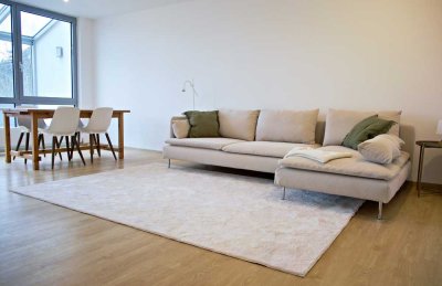 Sehr gepflegte 2-Zimmer-Whg. – Südausrichtung – Loggia, EBK und Keller