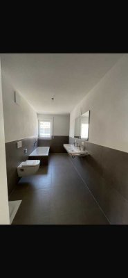 Neuwertige Wohnung mit drei Zimmern sowie Balkon und EBK in Achstetten