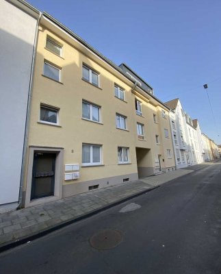 Lichtdurchflutete 4-Zimmer Wohnung mit Balkon im Zentrum von Troisdorf