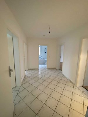 Schlebusch: Helle 3-Zimmer-Wohnung in unmittelbarer Nähe zum Klinikum
