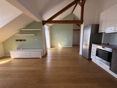 Exklusive 3-Raum-DG-Wohnung mit gehobener Innenausstattung mit Balkon in ruhiger Lage von Germering