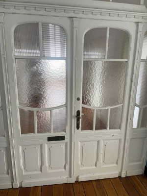 Rarität! Gepflegte 4-Zimmer, Küche und Bad Altbau-Wohnung mit EBK, Balkon und Gäste-WC
