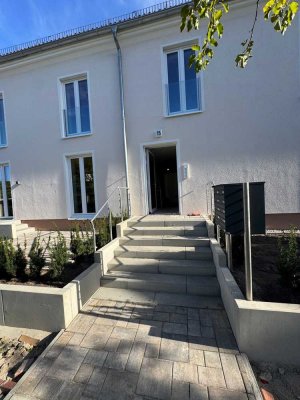 Erstbezug nach Sanierung mit EBK und Terrasse: schöne 2,5-Zimmer-Wohnung in Seddiner
