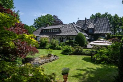 FAMILIENTRAUM - AUSSERGEWÖHNLICHE LANDHAUSVILLA MIT SONNIGEM TRAUMGARTEN VOR DEN TOREN OLDENBURGS.