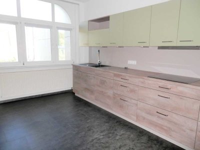 * mit Balkon + Küche * 4 Zimmer Wohnung in Werdau zu vermieten!