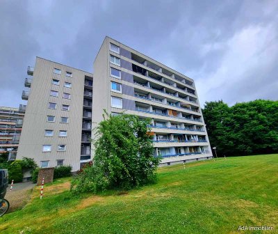 Schnäppchen am Inrath: modernisierte 3 Zimmer, Balkon, inklusiv EB-Küche & Tiefgaragenplatz