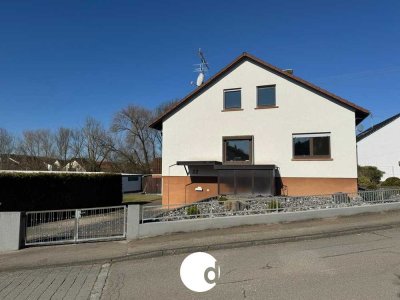 Freistehendes Einfamilienhaus mit großem Ausbaupotenzial