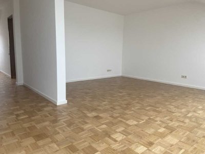 Freundliche und modernisierte 2,5-Zimmer-Dachgeschosswohnung mit geh. Innenausstattung in Marbach