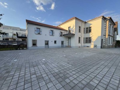 ++ ERSTBEZUG NACH SANIERUNG ! - Helle 2 ZKB in einem stilvollen Denkmalgeschützten Altbau !  ++