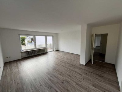 Ehepaar ab ca. 40 J. bevorzugt! 4-Zi.-Whg. mit Balkon in ruhiger Lage in Tegernheim