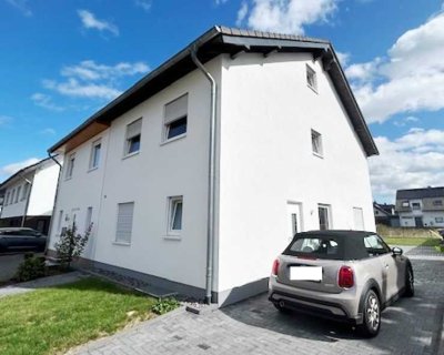 Großzügige Doppelhaushälfte mit Garten und Stellplatz in 53474 Ahrweiler!!