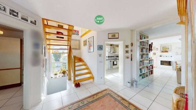 Repräsentativ & modern Wohnen in großzügigem 1-FH mit ELW, TOP-Lage von Langensteinbach