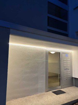 Schöne 2-Zimmer-Hochparterre-Wohnung mit schöne Innenausstattung inkl. EBK + XXL Wohnz. + XXL Balkon