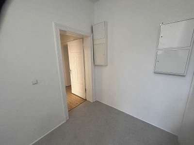 Altbauwohnung im 1. OG, Erstbezug nach Renovierung in Duissern, leider ohne Balkon.