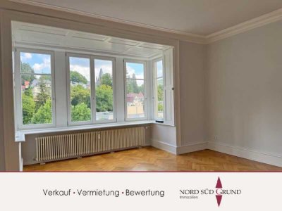 Wunderschön renovierte 2-Zimmer Altbau-Wohnung in stattlichem, denkmalgeschützten Wohnhaus