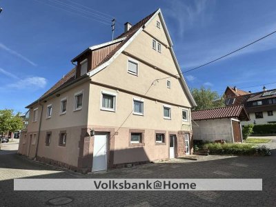 Fachwerkhaus mit großer Scheune und Grundstück