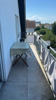 Stilvolle 5-Raum-DG-Wohnung mit Einbauküche in Bensheim Auerbach