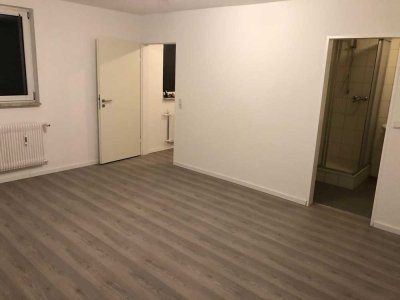 1 Zimmer Appartment im 1.OG, separater Küche und Bad mit Dusche