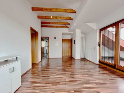 Traumhafte 3 Zimmer Dachgeschosswohnung in Schlierbach – sonnig, ruhig mit Alb-Blick und Stellplatz