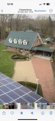 Großzügiges Wohnhaus mit riesigen Carport und großen Garten