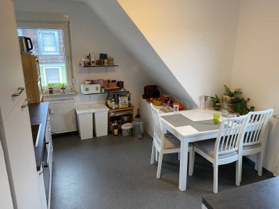 Helle 2 ZKB-DG-Wohnung OHNE Balkon mit gem. Hofnutzung