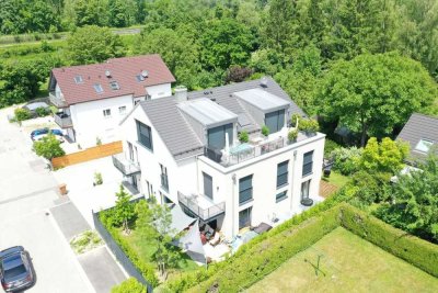Neuwertige Wohnung mit zwei Zimmern sowie Balkon und Einbauküche in Unterföhring