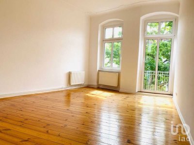 Großzügige Zweizimmerwohnung für Altbauliebhaber