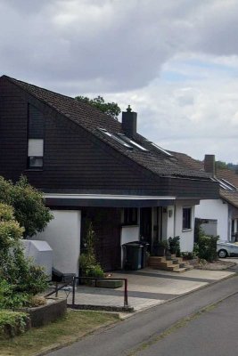 Erstbezug nach hochwertiger Sanierung – stilvolle 2,5-Zimmer-Dachgeschosswohnung in Toplage von Rans