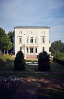 Hier werden Träume wahr - stilvolle und luxuriöse Wohnung im Obergeschoss der Weißen Villa