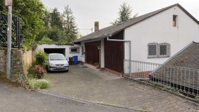 Etagenwohnung mit Panoramablick und Ausbaupotential - von privat