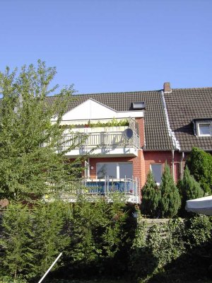 Wohlfühlwohnung 2 Zimmer mit Süd-Balkon und Einbauküche in Neuss