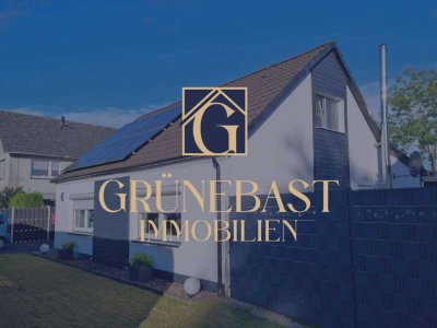 Kompakt, praktisch, besonders: Einfamilienhaus mit Pool & Halle