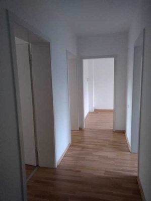 Helle 3-Zimmer Wohnung im 2. OG mit Balkon in Mülheim Broich
