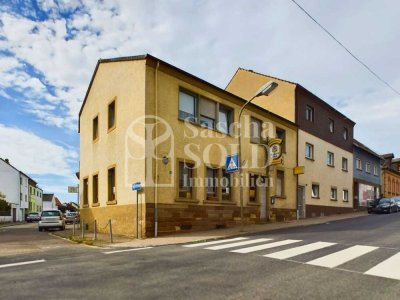 Wohn- und Geschäftshaus für Investoren in St. Ingbert – mit Wohnung, Gaststätte, Garten und Garagen