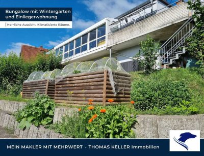 Bungalow mit Einliegerwohnung, Wintergarten und herrlichem Ausblick