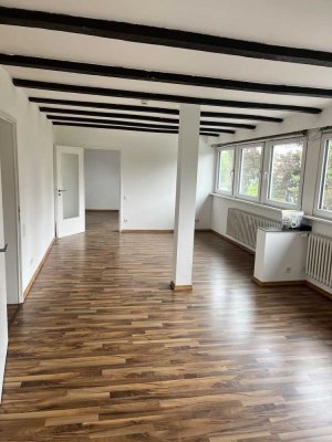Attraktive Dachgeschosswohnung mit 3,5 Zimmern in Ratingen