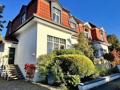 Zeitlose Eleganz  in Toplage Hannover-Waldheim: Historische, stilvoll modernisierte  Doppelhaushäfte