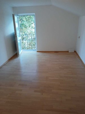 Geräumige 6-Zimmer Wohnung mit Stellplatz in Traunstein