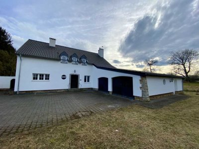 Außergewöhnliches Wohnhaus im Großraum Aachen in naturnaher Lage