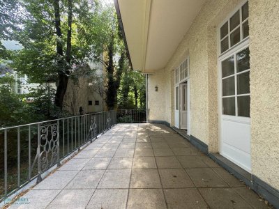 STILLVOLLE ALTBAUETAGE MIT TERRASSE UND EIGENGARTEN
