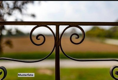 Einfamilienhaus mit Wirtschaftstrakt