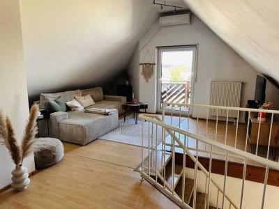 Helle Dachgeschosswohnung mit Galerie, Klimanalage und Balkon in ruhiger Lage von Lingenfeld