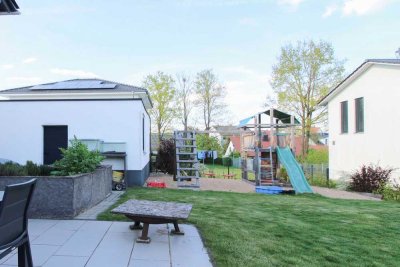 Modernes Einfamilienhaus mit großem Garten und PV-Anlage in familienfreundlicher Lage