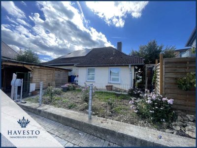 Projekt mit Potenzial: Einfamilienhaus mit Einliegerwohnung, Pool, Sauna und Garten