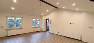Geschmackvolle, gepflegte 1-Raum-EG-Wohnung mit geh. Innenausstattung mit Balkon in Hennef (Sieg)