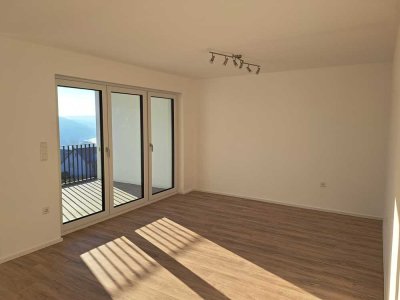 2-Zimmer Neubauwohnung mit EBK, Balkon und Weitblick, Erstbezug
