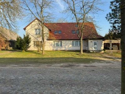 Charmantes Zweifamilienhaus in ruhiger Lage von Mirow-Leussow