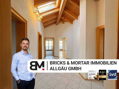 Lichtdurchflutete DG-Wohnung im Allgäuer Stil mit Alpenblick