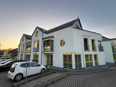 Kapitalanlage - vermietete, geräumige 3 Raum Wohnung im 1.OG mit Stellplatz in gepflegter Wohnanlage